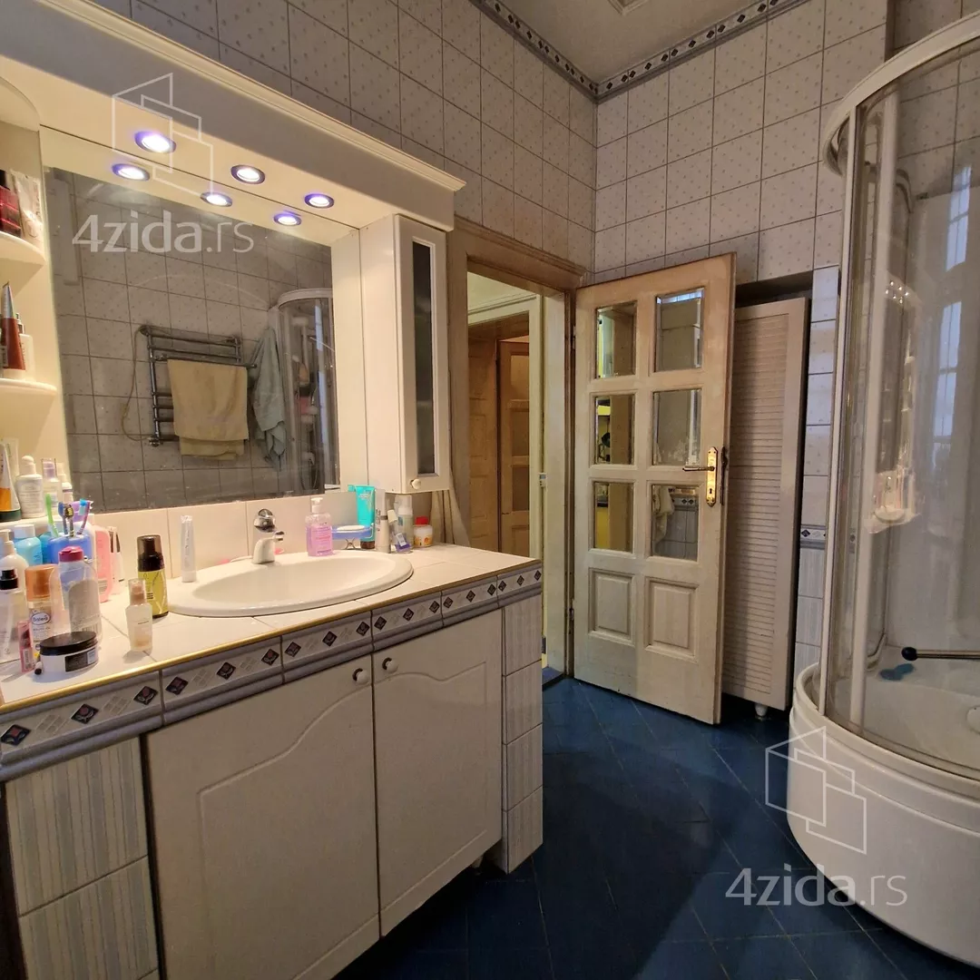 Šestosoban stan | 4zida