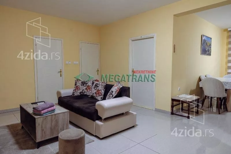 Petosoban stan | 4zida