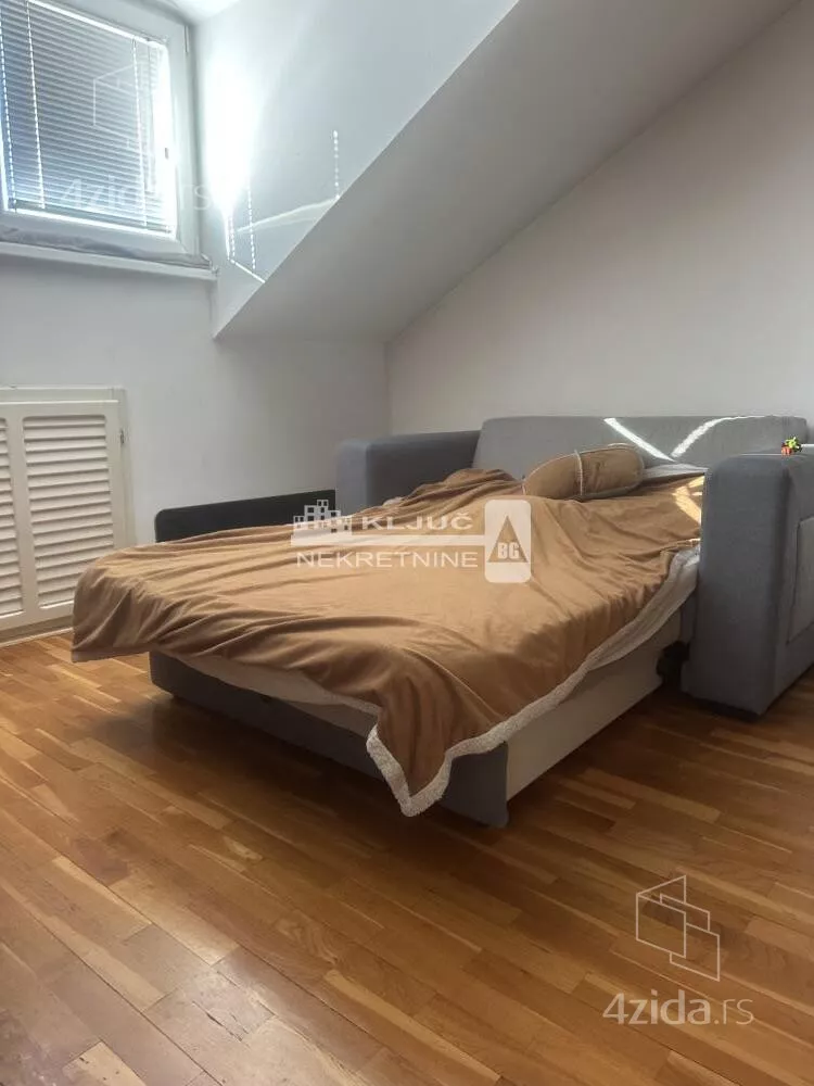 Četvoroiposoban stan | 4zida