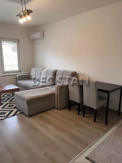 Darinke Radović | 4zida.rs