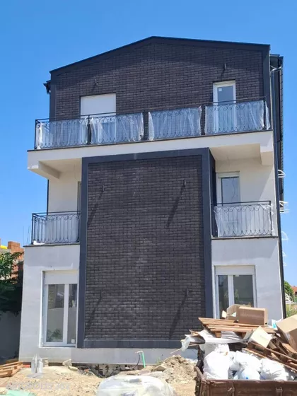 Surčin (mesto) | 4zida.rs