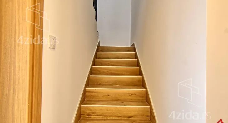 Šestosoban stan | 4zida