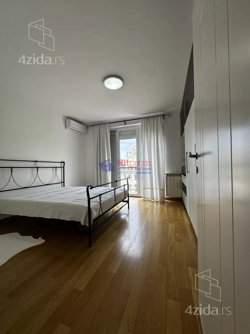 Šestosoban stan | 4zida