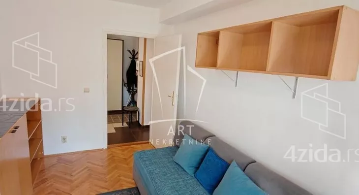 Šestosoban stan | 4zida