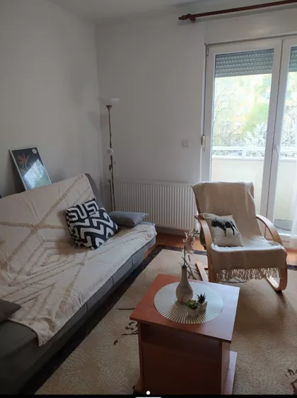 Lasla Gala | 4zida.rs