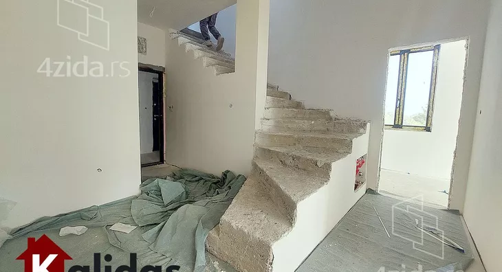 Šestosoban stan | 4zida