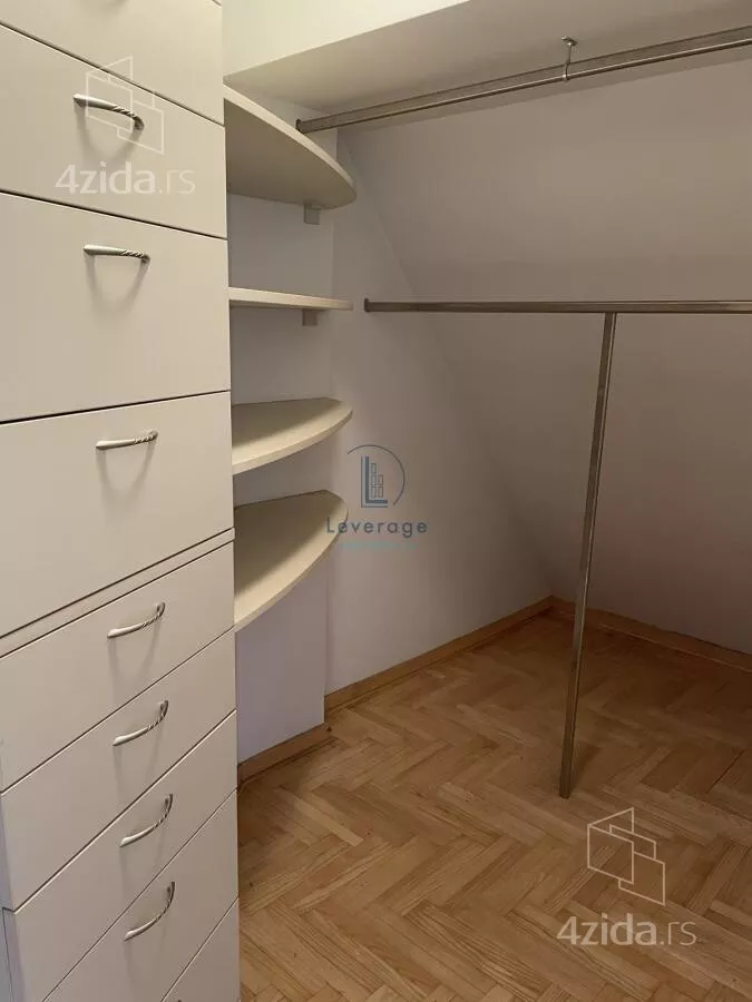 Šestosoban stan | 4zida