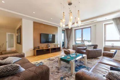 Trešnjinog cveta | 4zida.rs