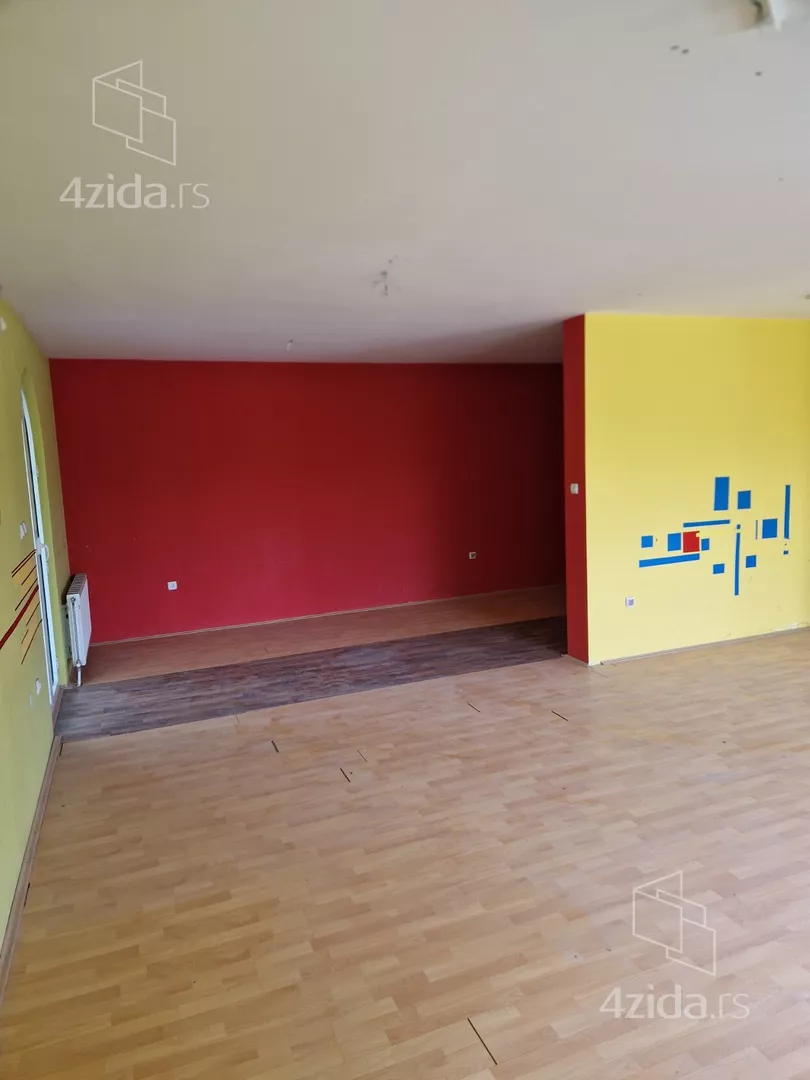 Četvoroiposoban stan | 4zida