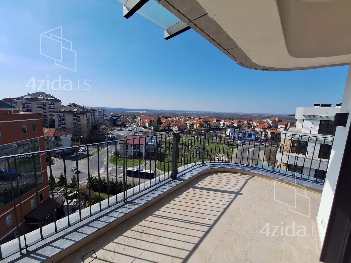 Petosoban stan | 4zida