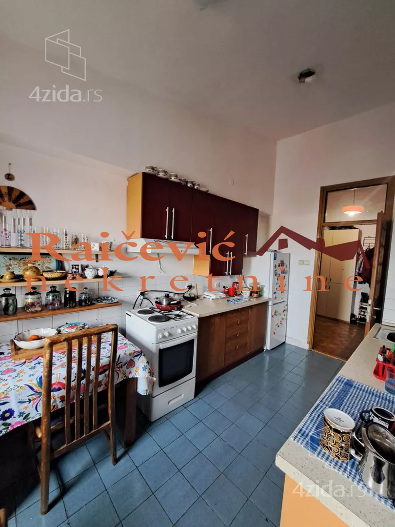 Troiposoban stan | 4zida