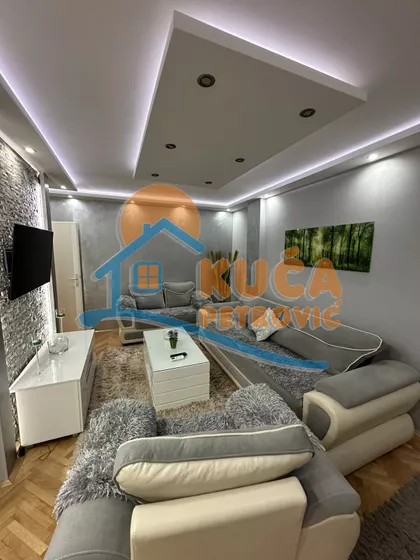 Pariske komune | 4zida.rs