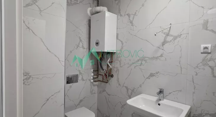 Šestosoban stan | 4zida