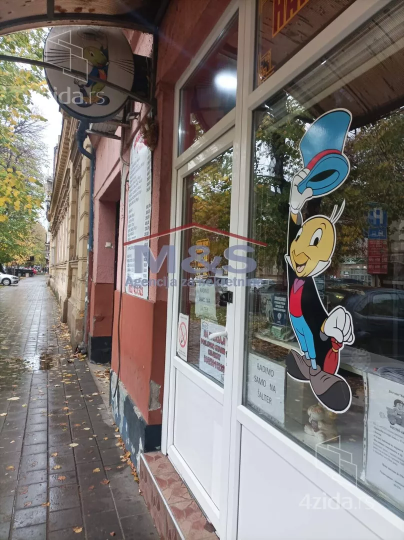 Poslovna zgrada | 4zida