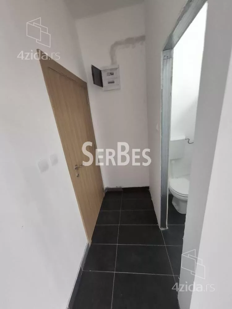 Poslovna zgrada | 4zida