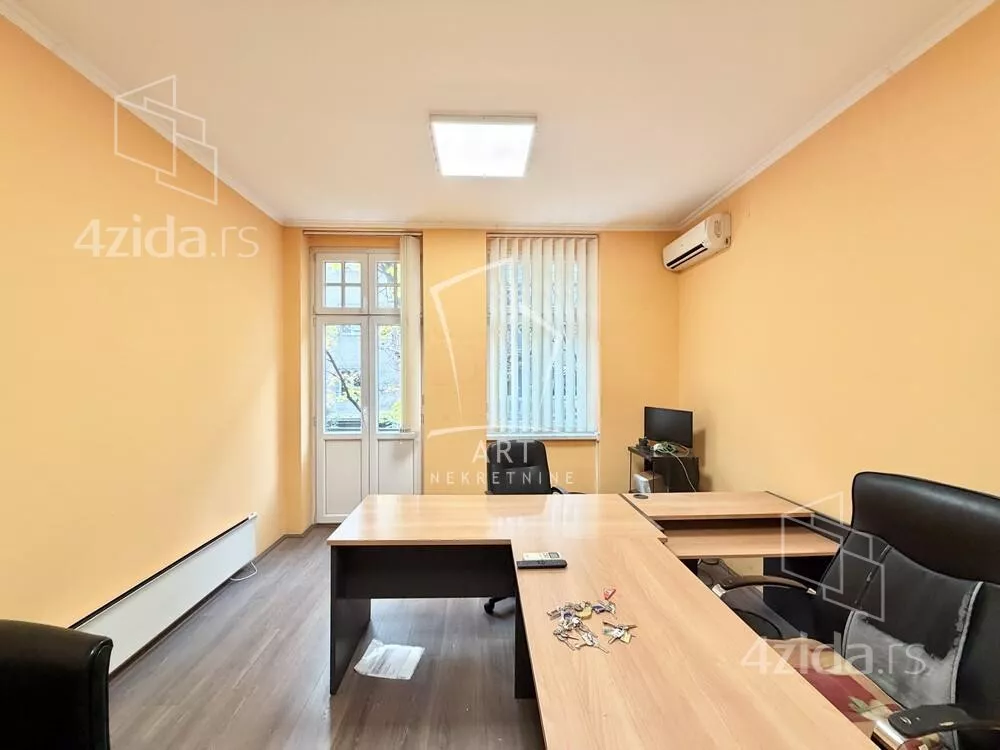 Četvoroiposoban stan | 4zida