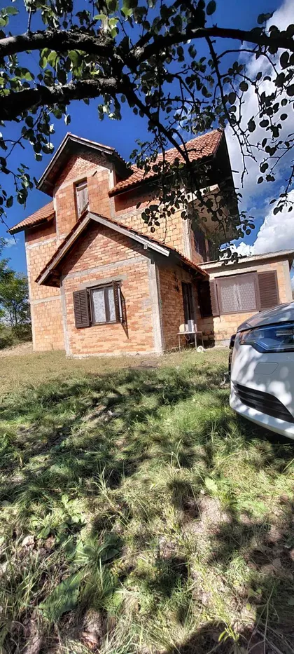 Usije | 4zida.rs