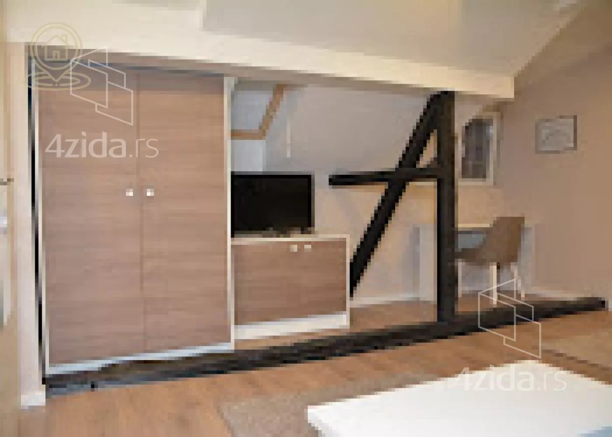 Poslovna zgrada | 4zida