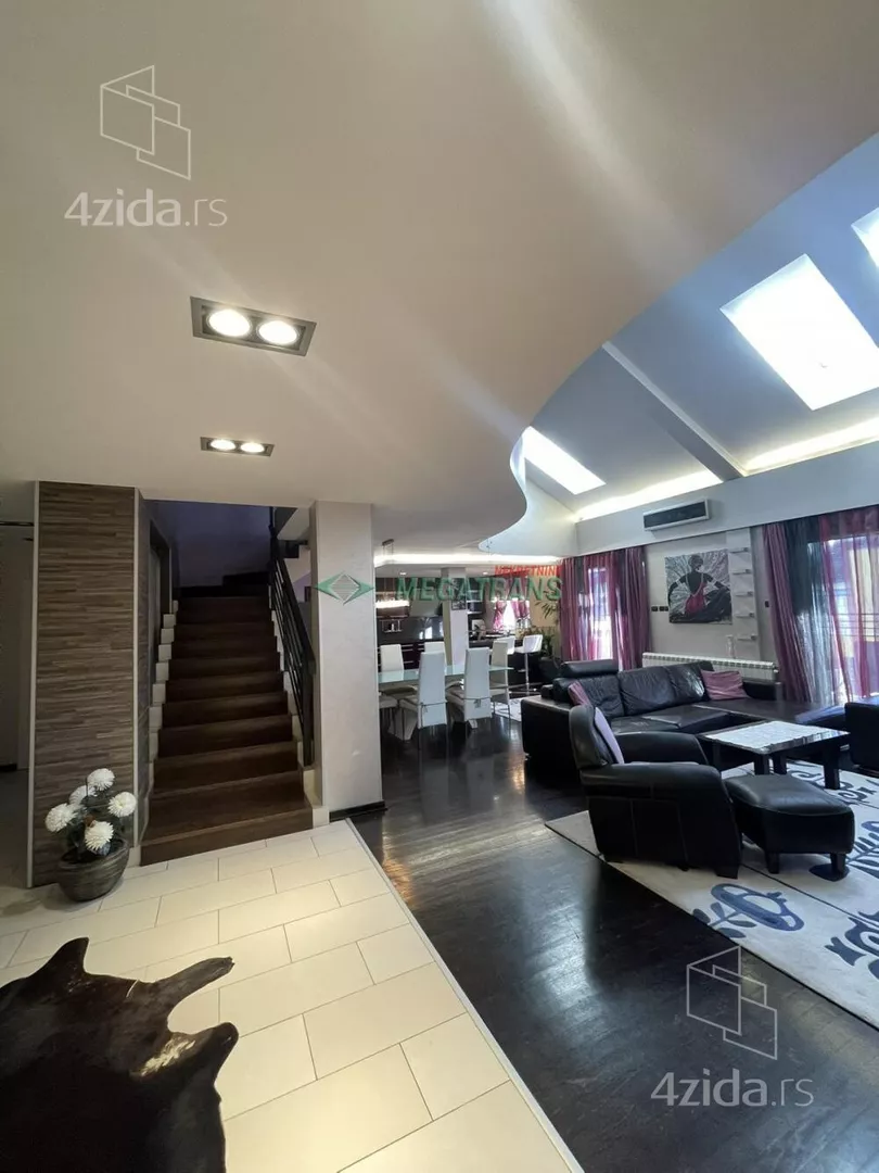 Šestosoban stan | 4zida