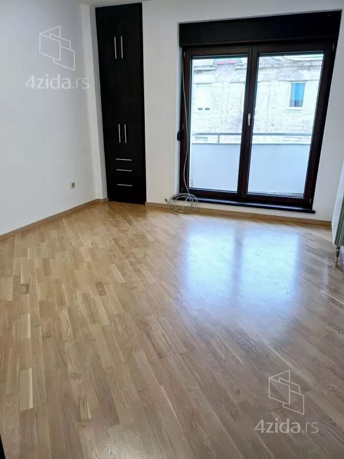 Četvoroiposoban stan | 4zida