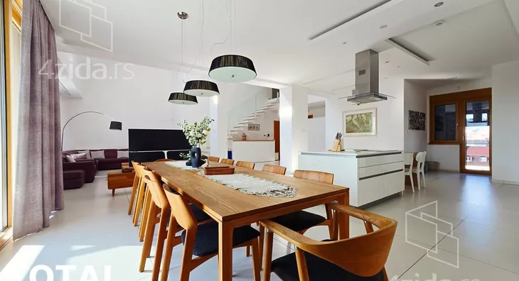 Sedmosoban stan | 4zida