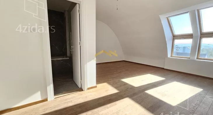 Šestosoban stan | 4zida