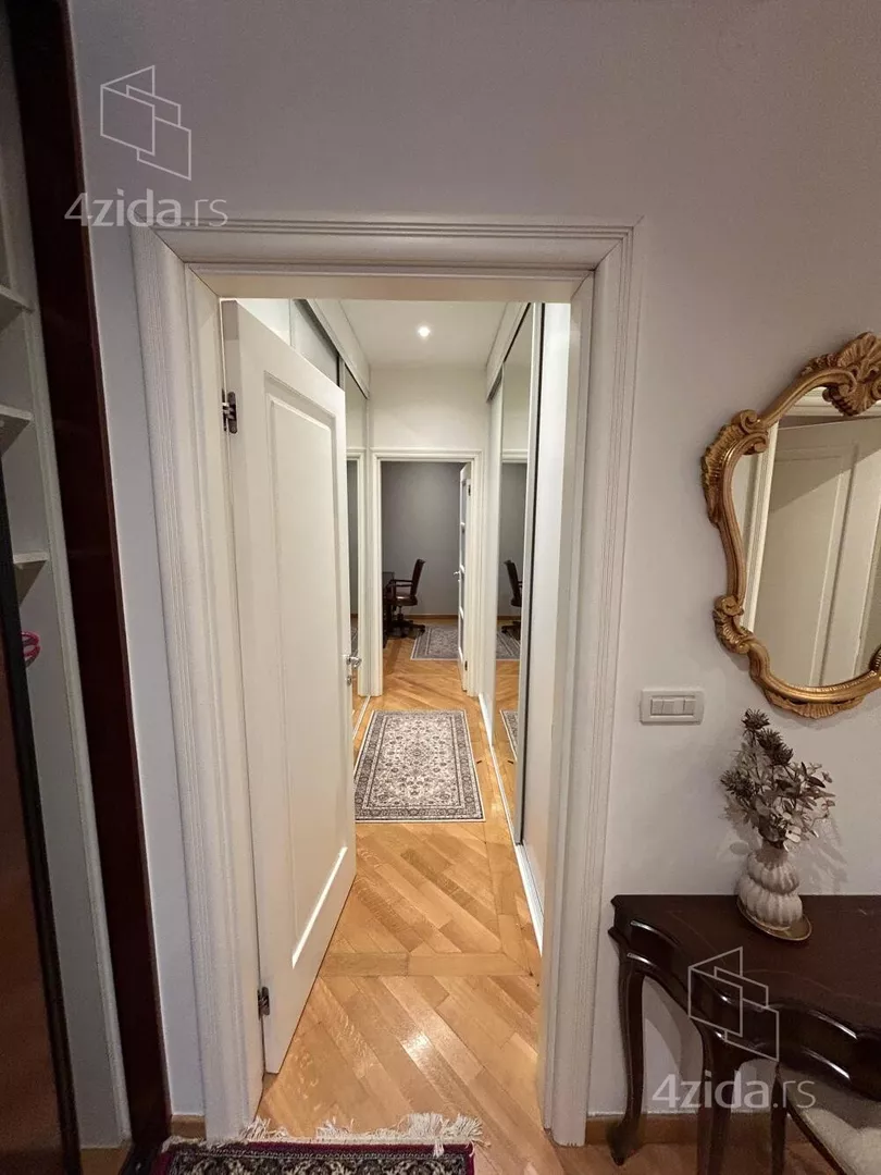 Četvoroiposoban stan | 4zida