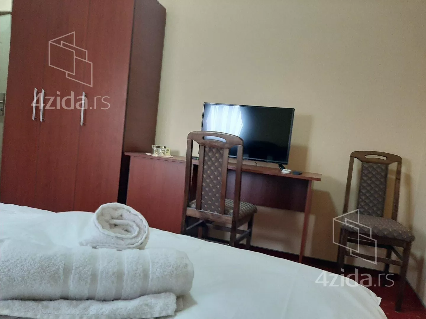 Poslovna zgrada | 4zida