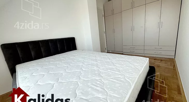 Šestosoban stan | 4zida