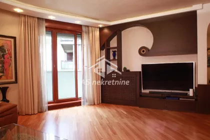 Vukov Spomenik | 4zida.rs