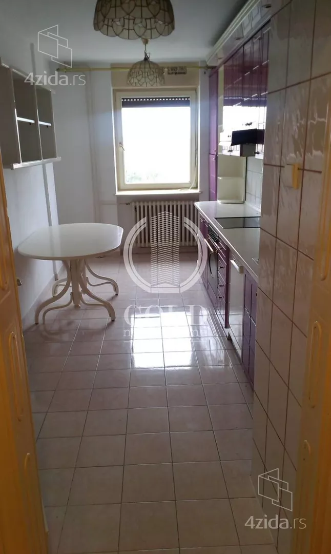 Četvoroiposoban stan | 4zida