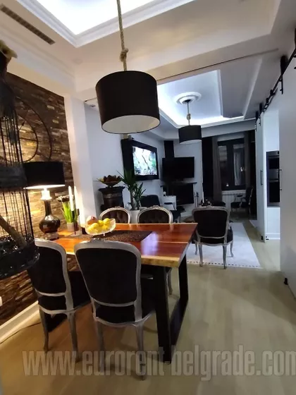 CRVENI KRST | 4zida.rs