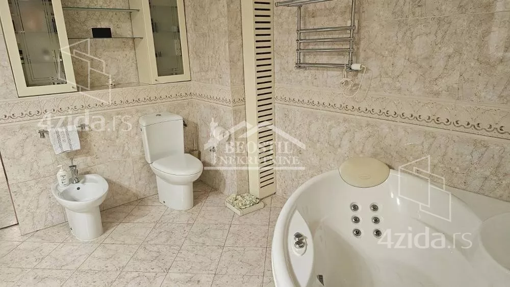 Petosoban stan | 4zida