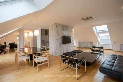 Crveni Pevac | 4zida.rs