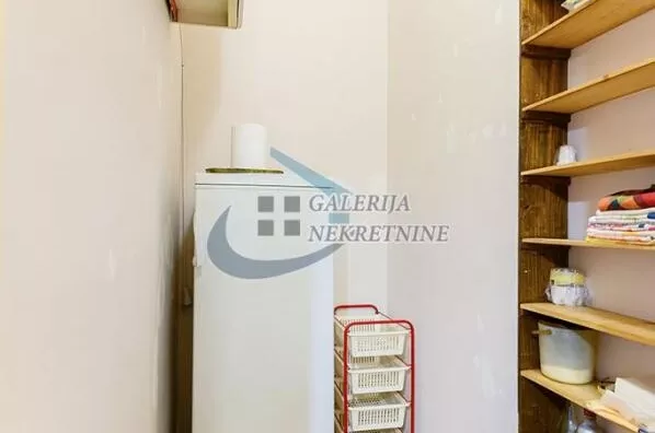 Četvoroiposoban stan | 4zida