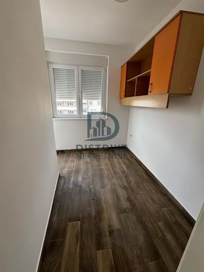 Crveni Pevac | 4zida.rs