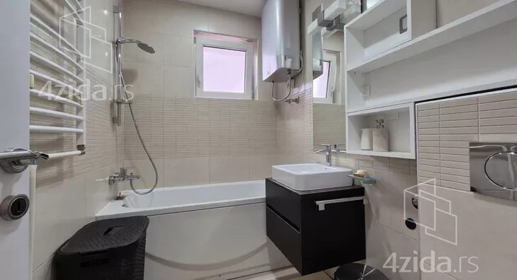 Petosoban stan | 4zida