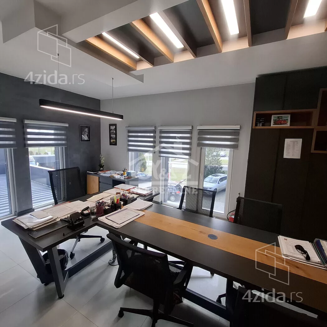 Poslovna zgrada | 4zida