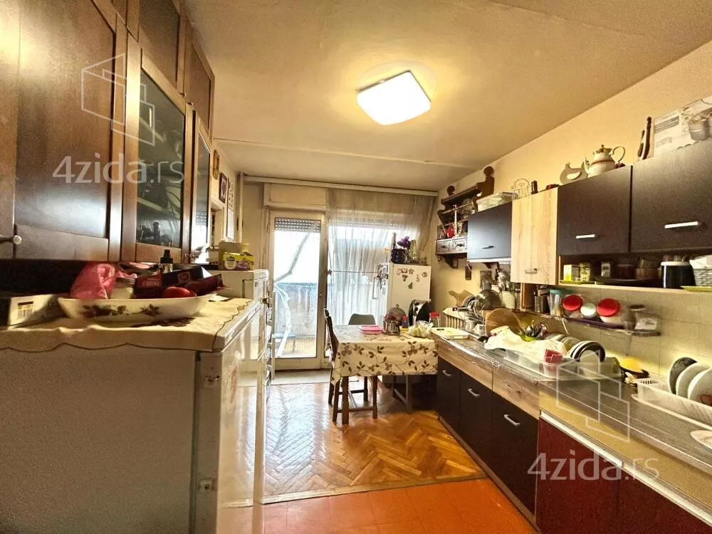 Četvoroiposoban stan | 4zida