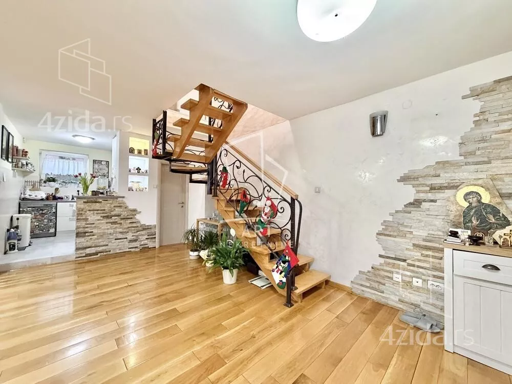 3-etažna kuća | 4zida
