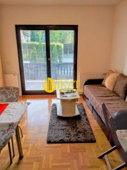 Crvenih Božura | 4zida.rs