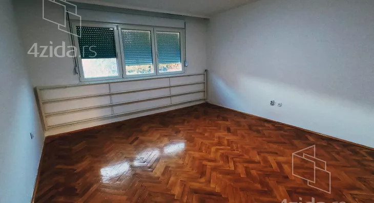 Trosoban stan na prodaju, Aleja Maršala Tita, 73.000€, 72m² - stampaj