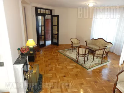 DEDINJE BELI DVOR | 4zida.rs