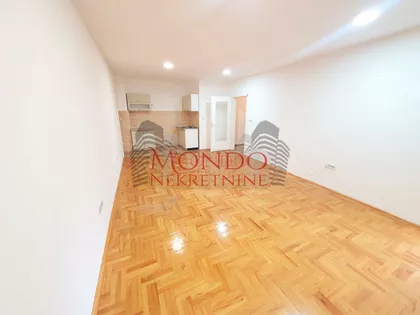 Crveni Pevac | 4zida.rs