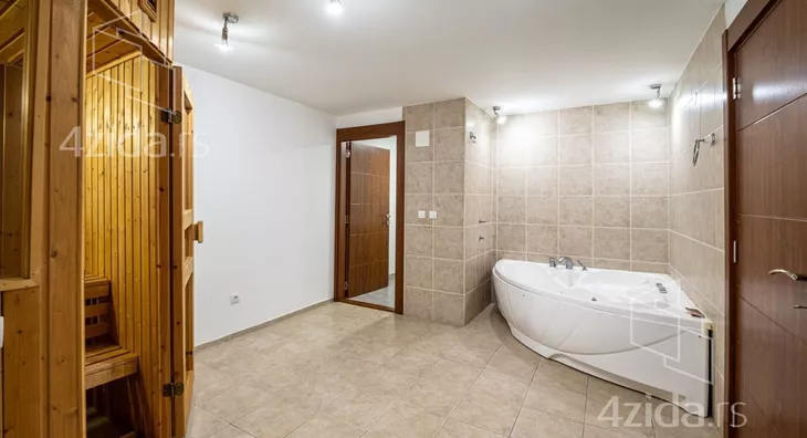 Šestosoban stan | 4zida