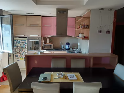 Crveni Pevac | 4zida.rs