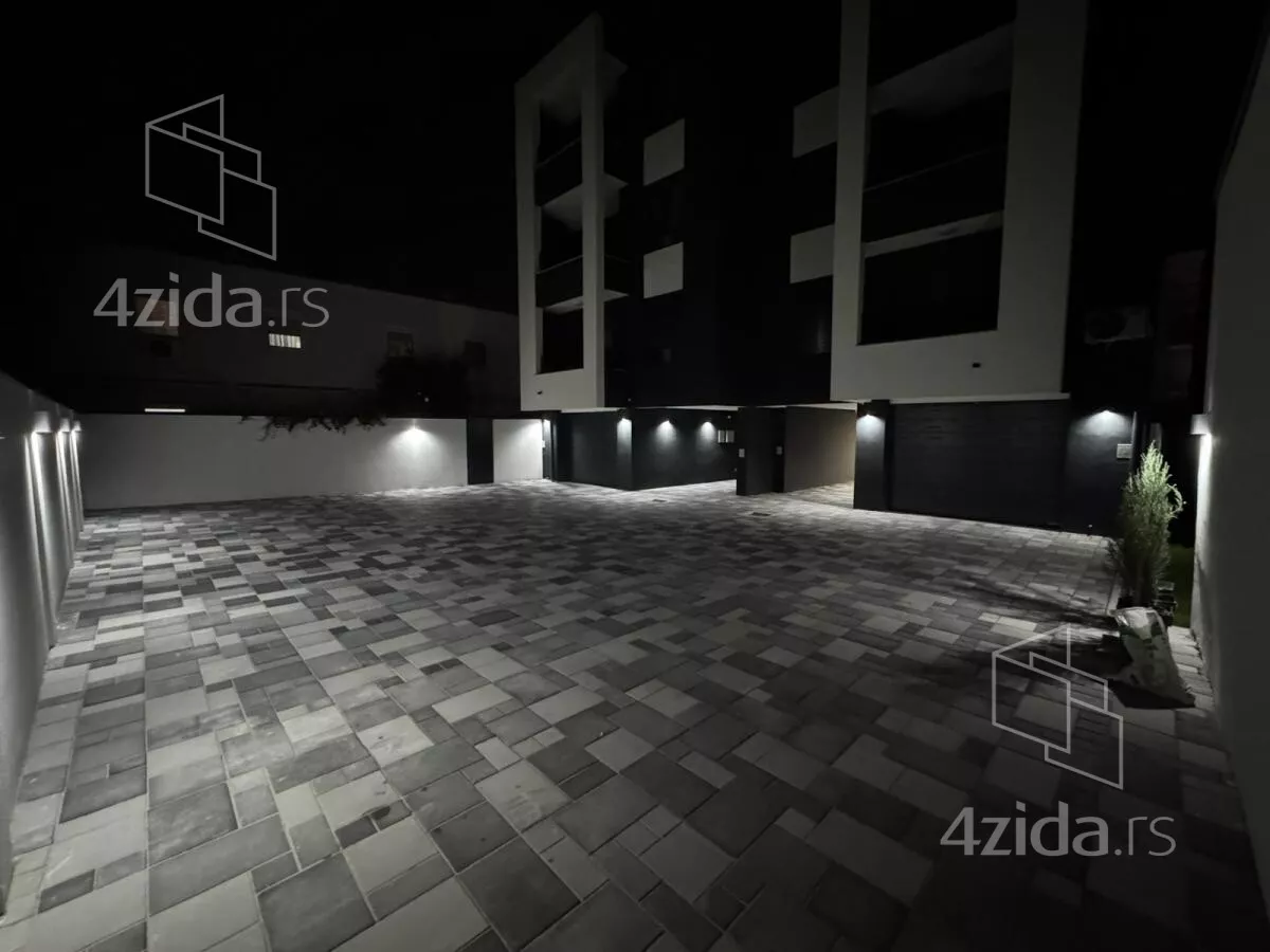 Šestosoban stan | 4zida