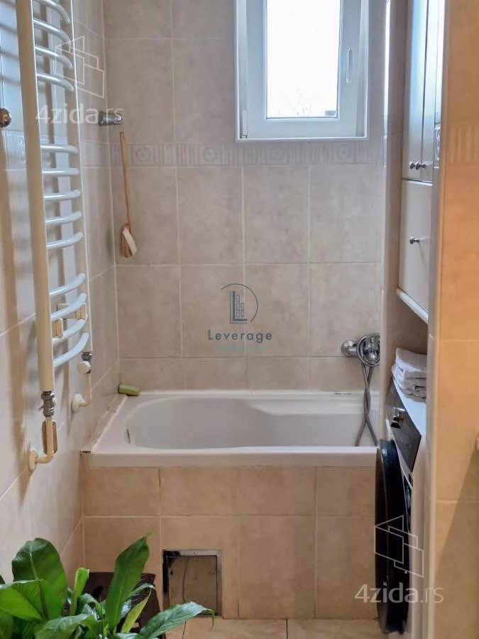 Četvoroiposoban stan | 4zida