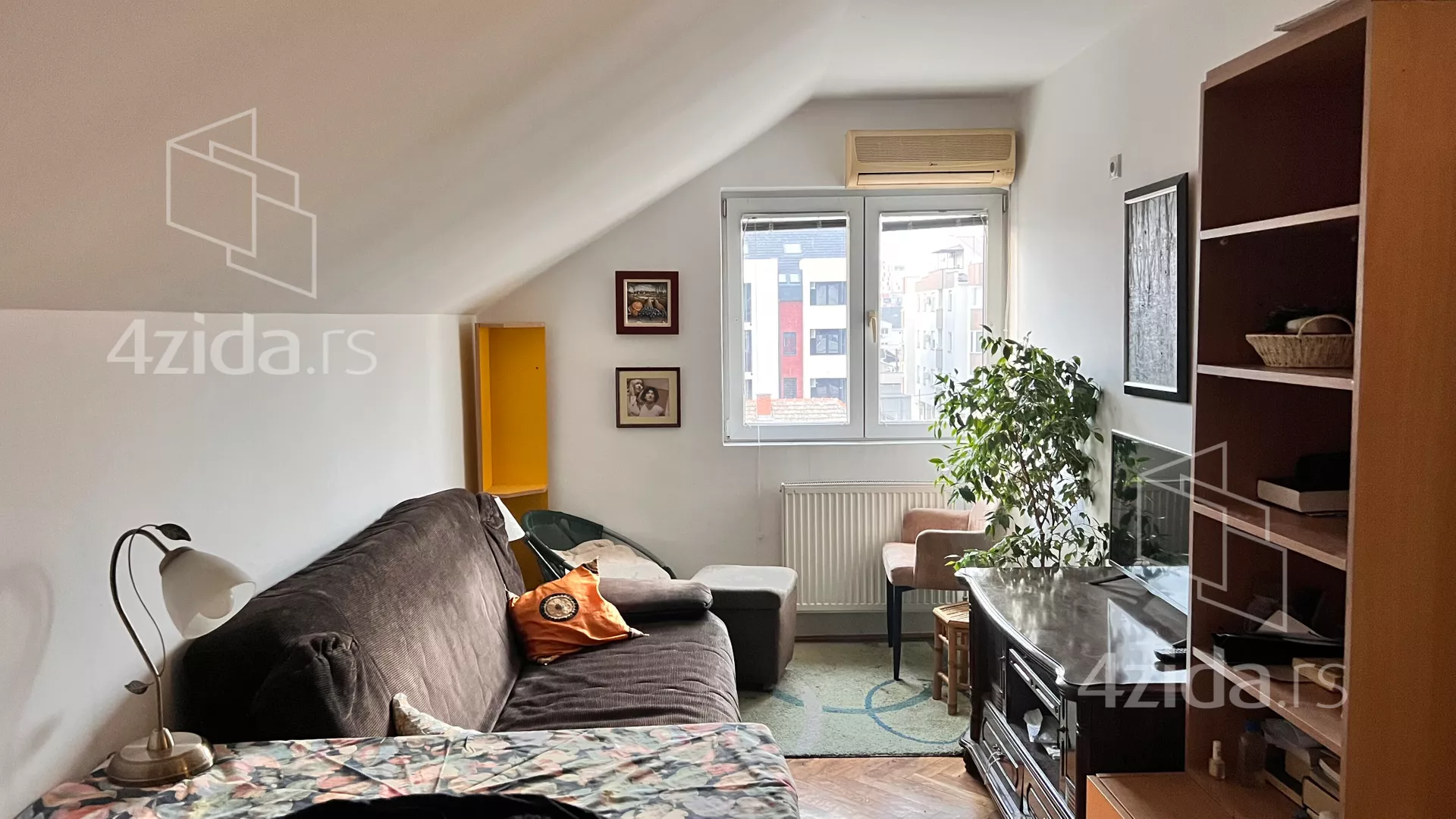 Jednoiposoban stan | 4zida