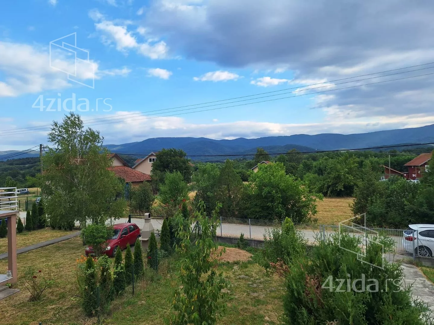 Četvoroiposoban stan | 4zida